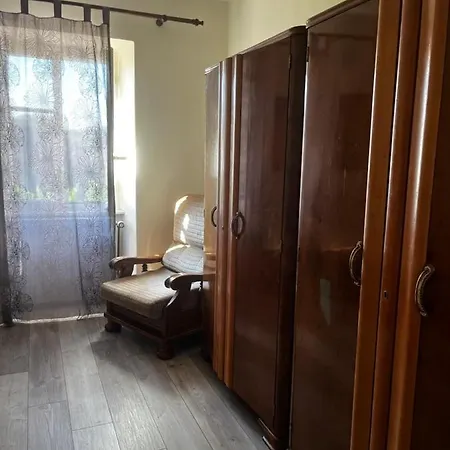 Erika Apartman *